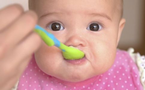 辅食添加误区 宝宝辅食怎么添加 宝宝辅食添加注意